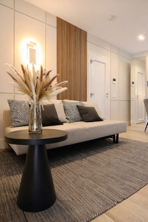 Top Airbnb: Olbia center apartment | King bed + rain shower in Olbia