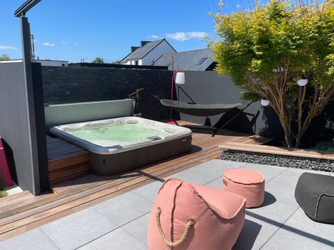 House wood garden spa 10 minutes from the beaches