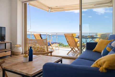 Popular Airbnb listing: Panoramic view bay of Cannes+Palais des Festivals in Cannes