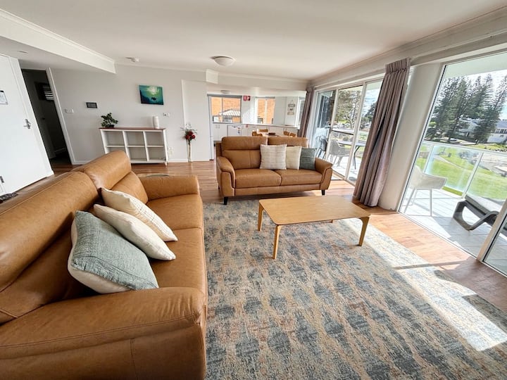 Ocean Shores Apartment 14 - South West Rocks