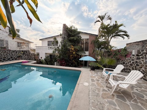 Top Airbnb: Nice house with heated pool in Tres De Mayo