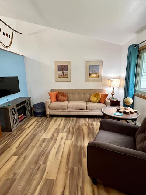 I94 Park Place Mandan, 2br, fireplace, balcony