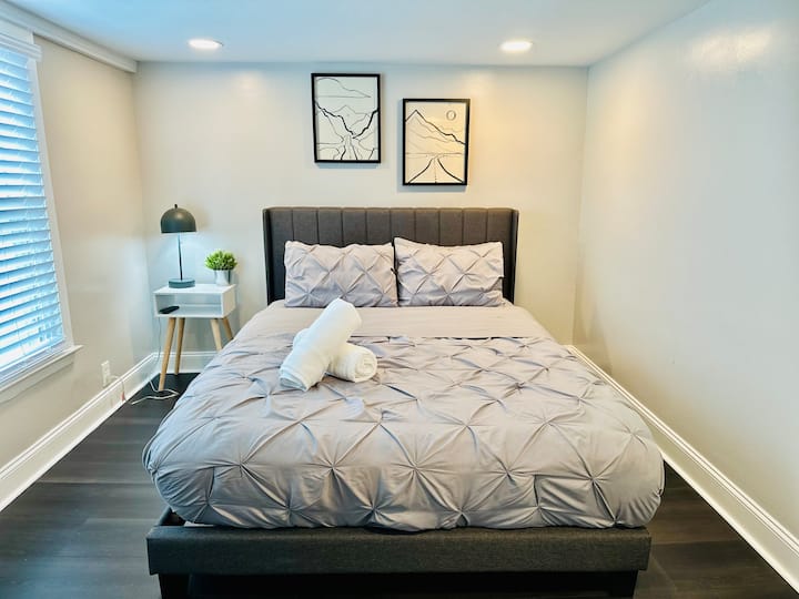 4 BDR | Hot Tub | Cosey Beach Home