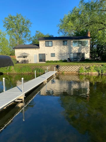 Lakefront Getaway