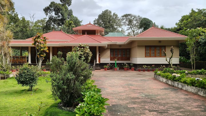Luxury Plantation Bungalow In The Woods - Munnar