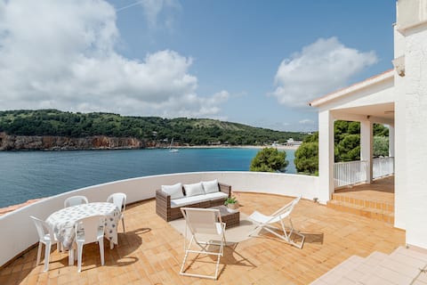 Seafront villa in Cala Montgó for 10 guests