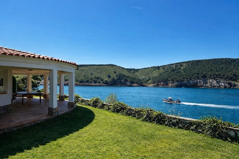 Seafront Villa · 5 Suites · Montgó Cove
