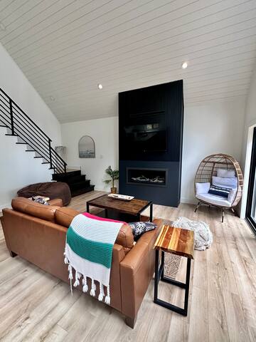 Private Lakefront Escape with Hot Tub, Sauna gallery image 3