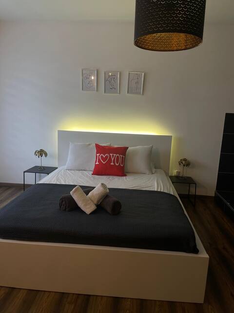 Popular Airbnb listing: Large, bright studio in the middle of Strasbourg in Koenigshoffen