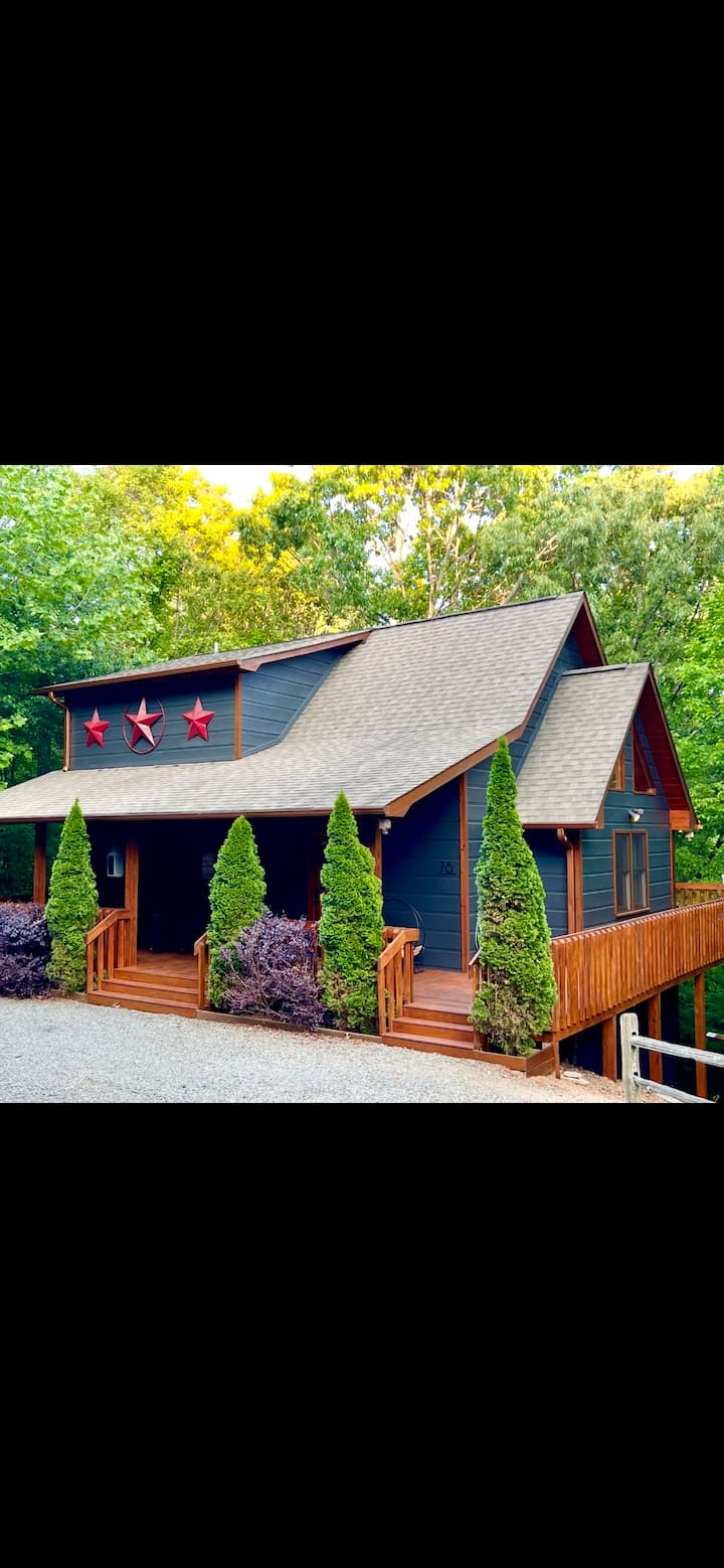 Mountain Modern Retreat-location/fireplace/creek - Blue Ridge, GA