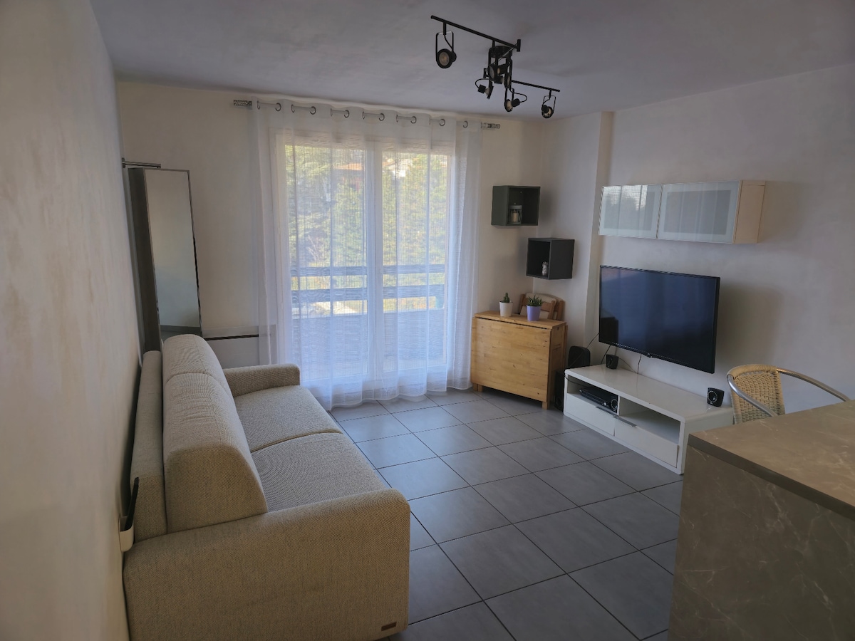 ספה נפתחת וספה רפידו פולטרון
מזרן בולטקס