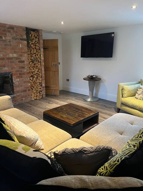 Popular Airbnb listing: Fosse Guest Barn a secluded annex in Bingham in Nottinghamshire