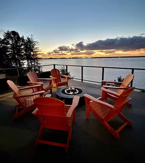 Sweeping Bay Views, Room for all & a Hidden Door