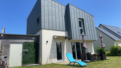 3 bedroom house, 13 min walk to the sea