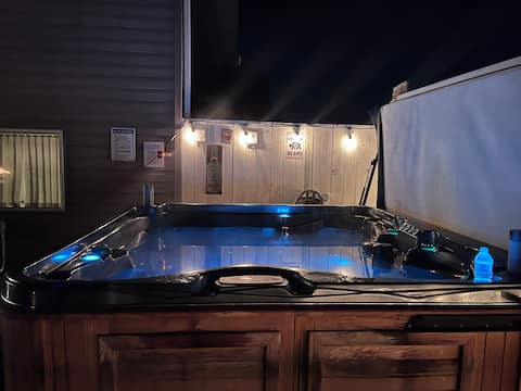 5 Bdrm 3 Bath | Smart TVs | Hot Tub | Fire Place