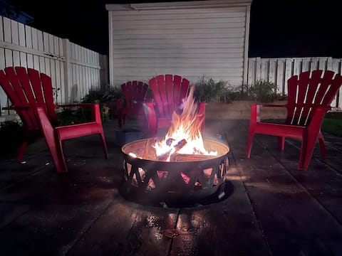 5 Bdrm 3 Bath | Smart TVs | Patio + BBQ | Fire Pit