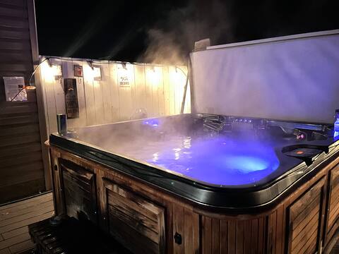 5 Bdrm 3 Bath | Smart TVs | BBQ | Fast WIFI