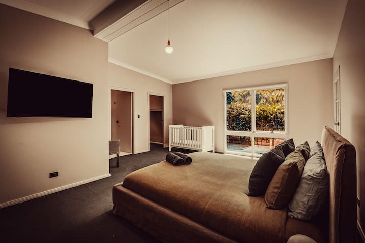 Master bedroom with King Bed - AH Beard Mattress, Cot, Ensuite and walk in wardrobe. 