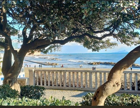 Annuncio Airbnb popolare: Centro Anzio Fronte Mare Vista Mare - il Faro a Anzio