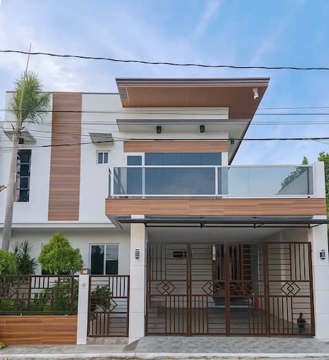 3BR Vacation house in Lucena Province