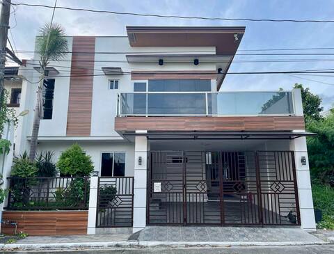 3BR Vacation house in Lucena Province