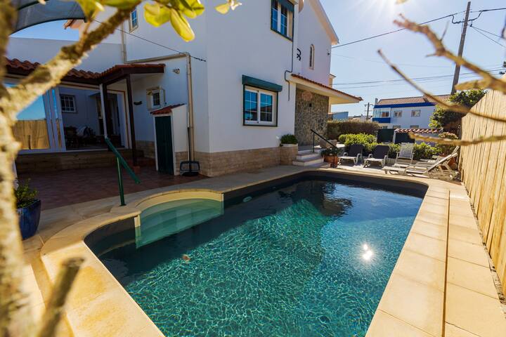 Entire home with 3 bedrooms in Ericeira - Casa Branca Ericeira - Spacious 3 bedroom villa
