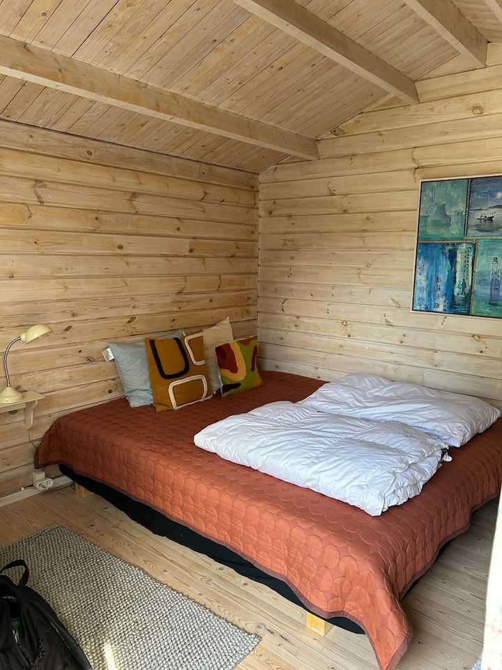Guest-house bedroom. Double bed or 2 single beds. Very spacious and cozy. It includes a clothes rack, a dresser and pillows and duvets for 2 people. Please remember to bring your own bed sheets and covers. 