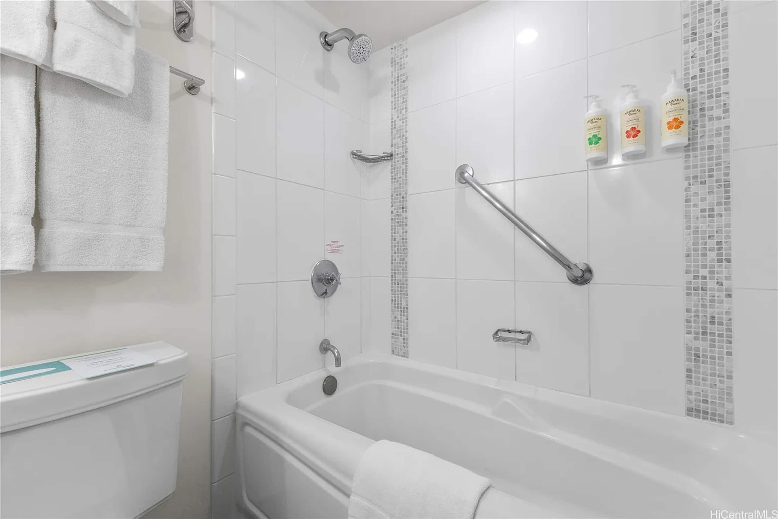 Hotel in Honolulu · ★4.76 · Studio · 1 bed · 1 private bath - Image 7