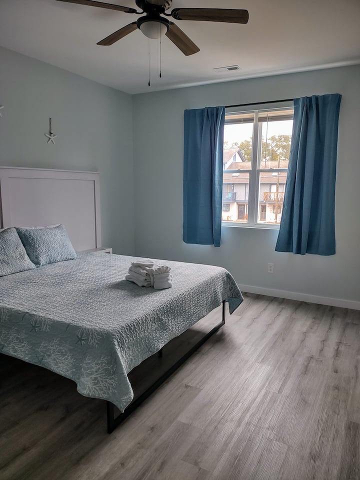 bračni krevet (180x200) s kupaonicom.