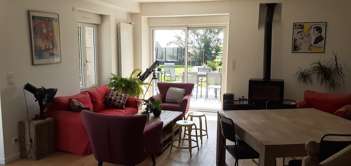 Top Airbnb: Character house with large garden à Dinan