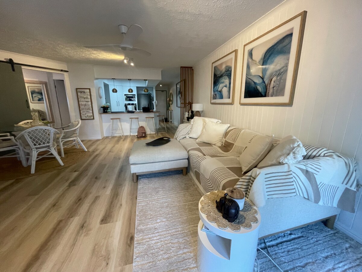 Top Airbnb: Lovely, spacious Mermaid Beach apartment in Mermaid Beach