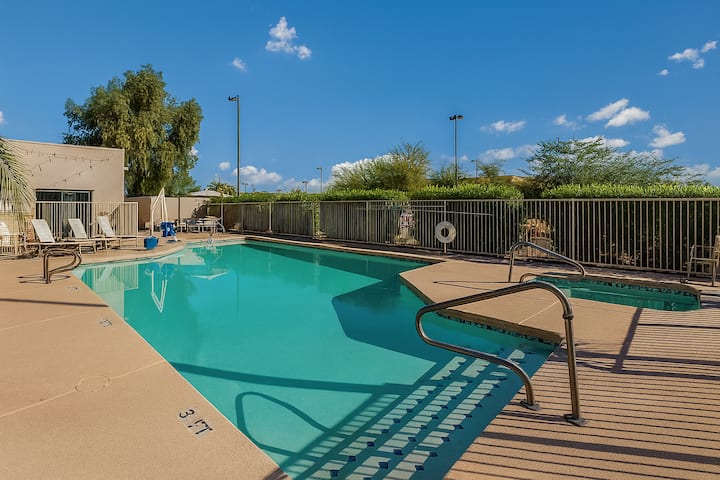 Pet-friendly Property With Free Breakfast, Pool! - Avondale, AZ