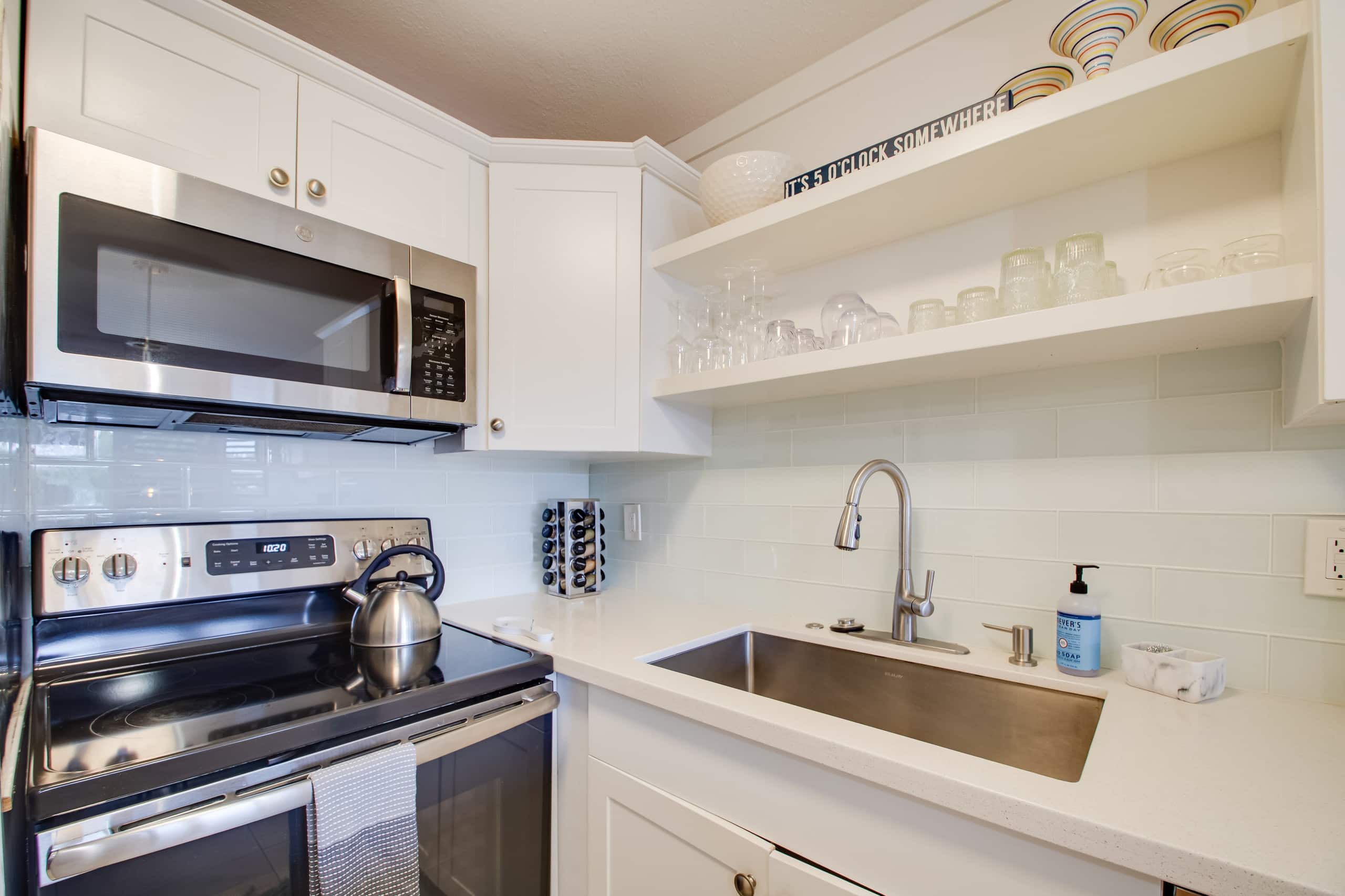 Home in Lihue · ★4.92 · 2 bedrooms · 4 beds · 1.5 private baths - Image 8