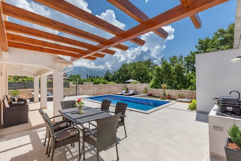 Oasis of peace, DoMa 2bdm villa near Dubrovnik