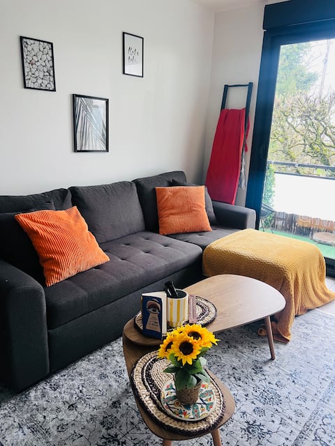 Peaceful haven with balcony, view & birdsong