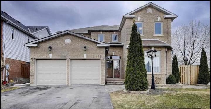 Beautiful1 Bed Room Plus Living Basement Apartment - Oshawa