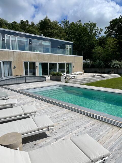 Exclusive villa, pool and beach