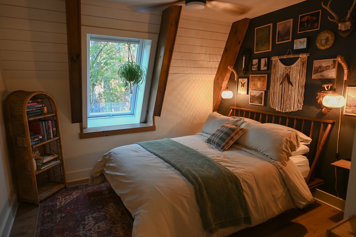 This is our downstairs bedroom. It has a closet, a queen size memory foam mattress, and a small dresser for storage. There's also a black out blind for the large skylight, so you can comfortably sleep in.