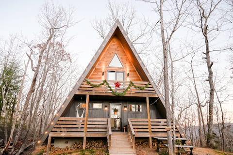 cozy, private retreat w/ hot tub & fireplace