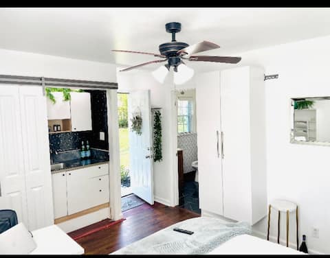 Top performing Airbnb: Private Entrance Suite w/ Bathroom & Kitchenette in Collier Heights