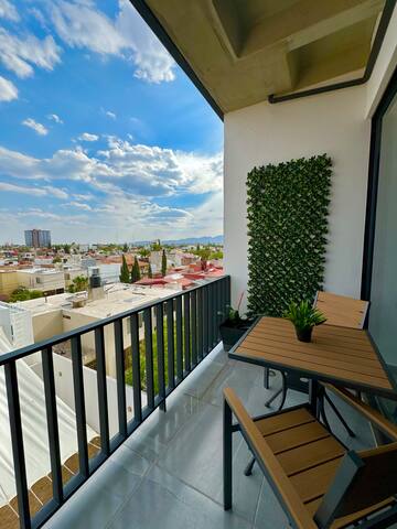 De la Garza Haus
 managed Airbnb listing 1