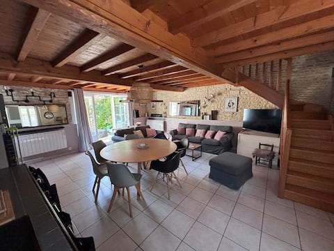 Top Airbnb: The Fountain Farm in Langrune Sur Mer
