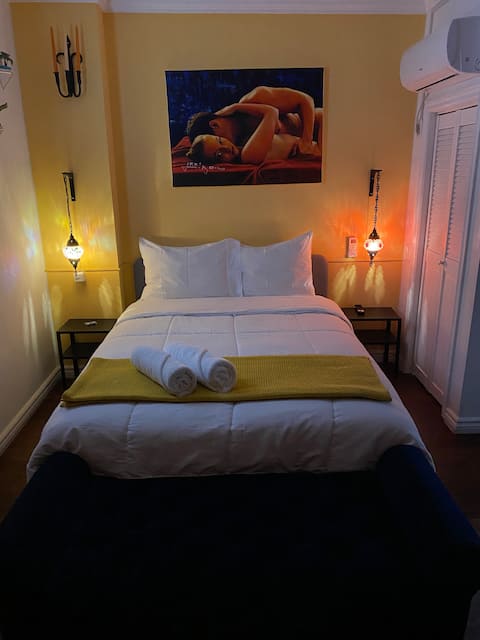 Private Room with Private Bathroom in Montevideo