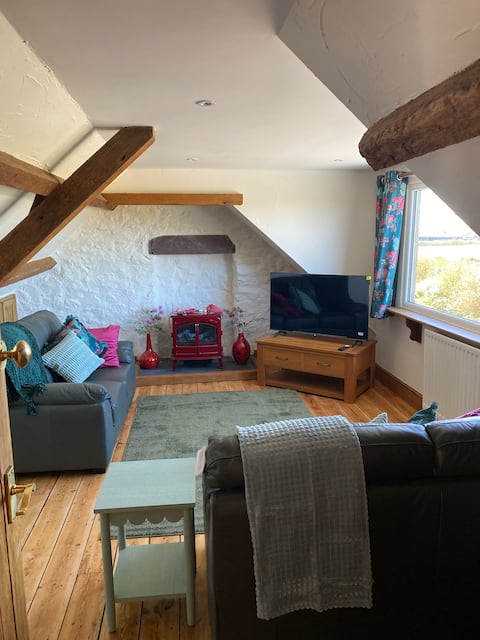 Successful Airbnb property: Yr Hen Beudy in Maelog, Rhosneigr