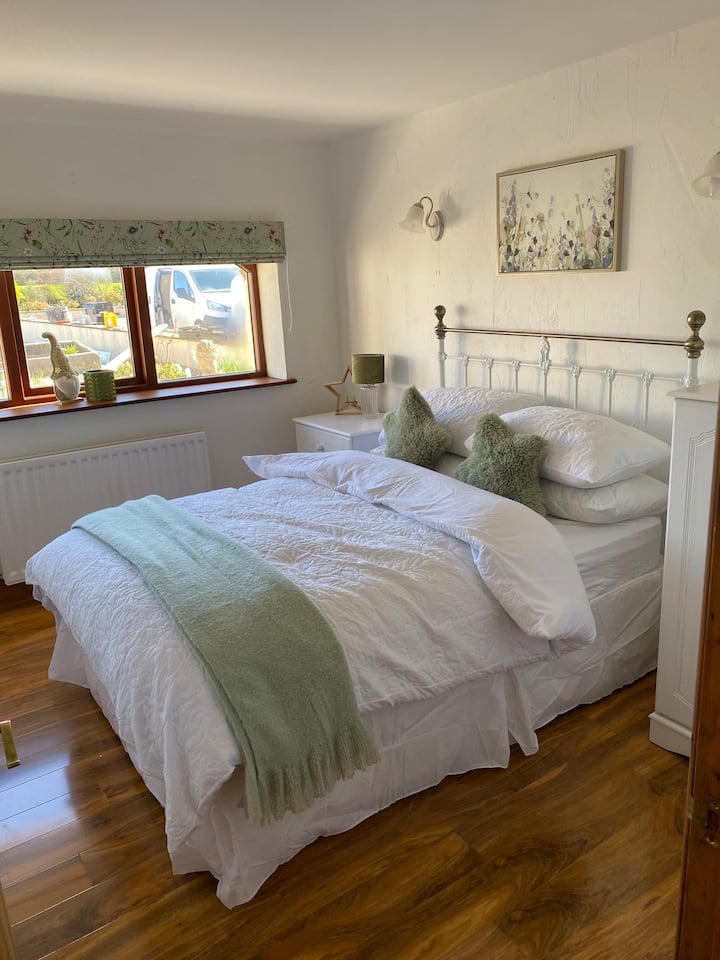 Schlafzimmer 1