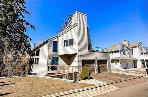 Steps from the Beach with Hot Tub