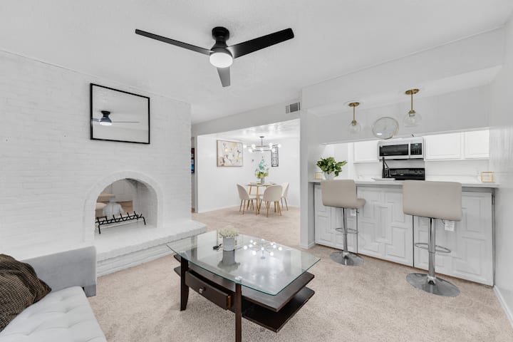 2 Bedroom 2 Bathroom Condominium - Dallas