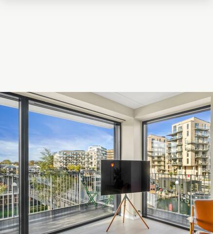 Stor Luksus lejlighed med vand udsigt i alle rum gallery image 2