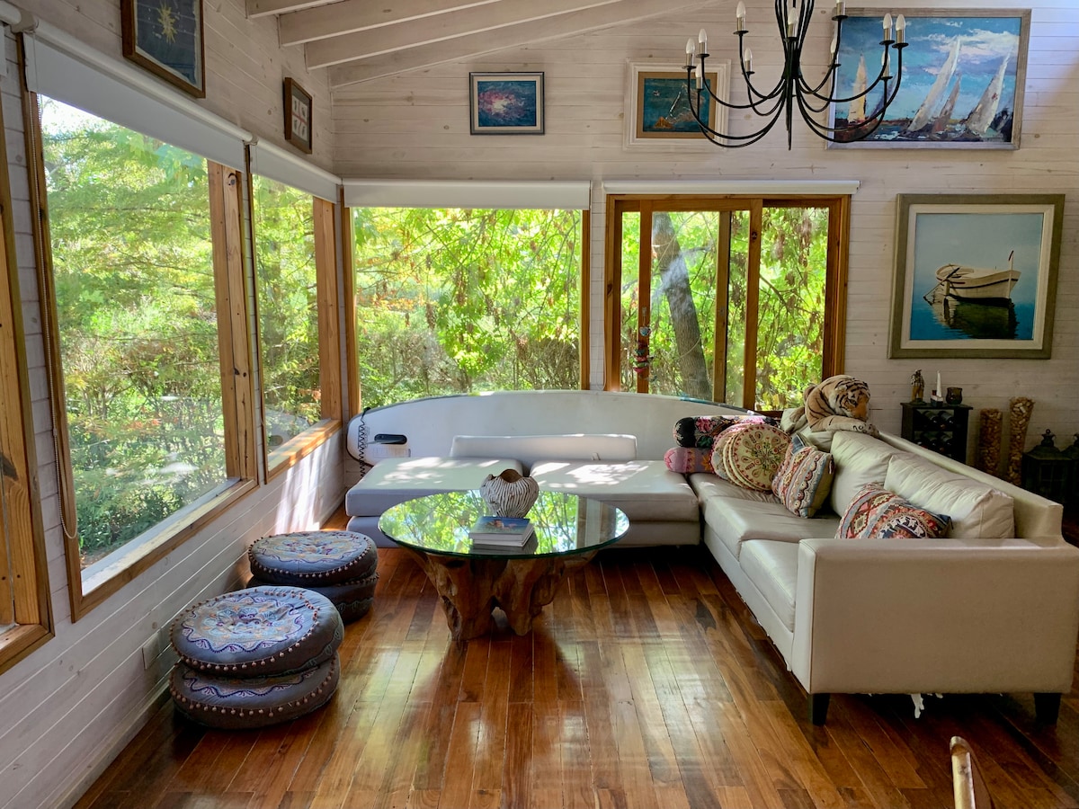 Top Airbnb: Moments Cabin in Primera Sección