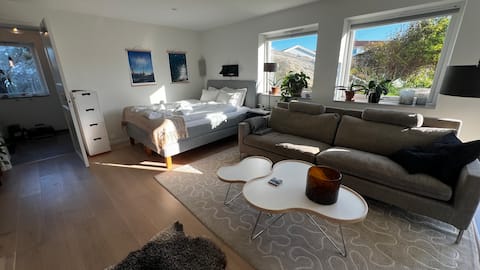 Close to the beach on Hönö. Best location. Charger for electric car